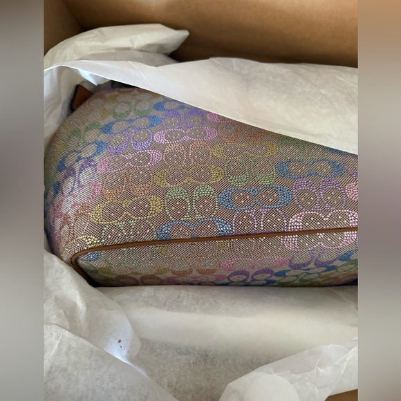 COACH
Kisslock Frame Medium Crystal Signature Jacquard Hobo Bag - Picture 9 of 12